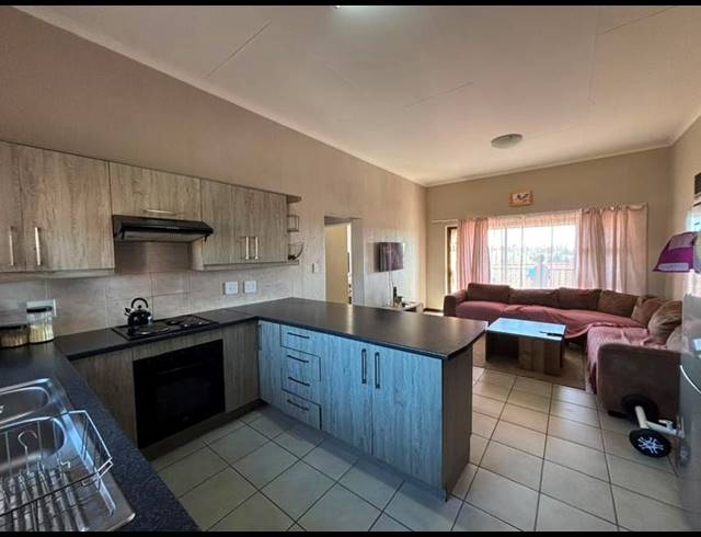 2 BEDROOM APARTMENT FOR SALE IN WILGEHEUWEL